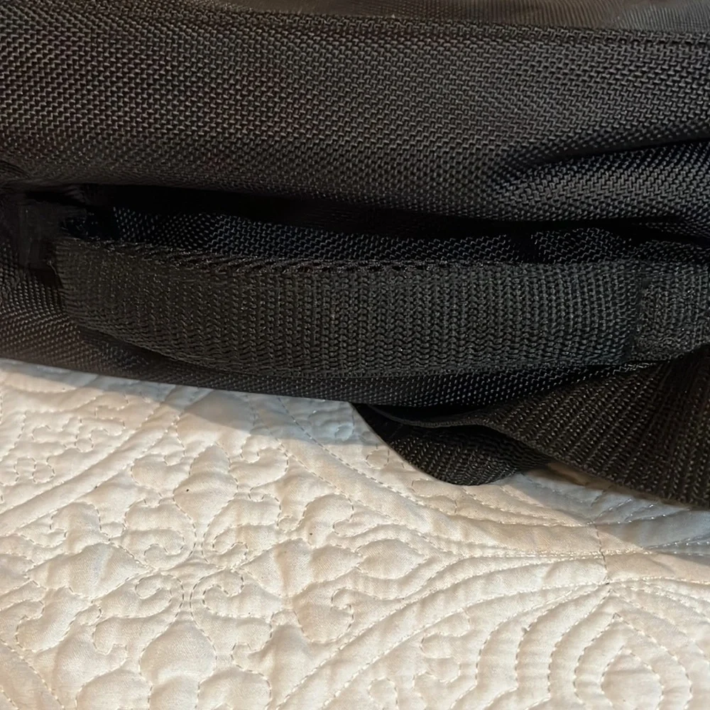 Burton Golf River City Golf Classic shoe bag and‎ golf accessories